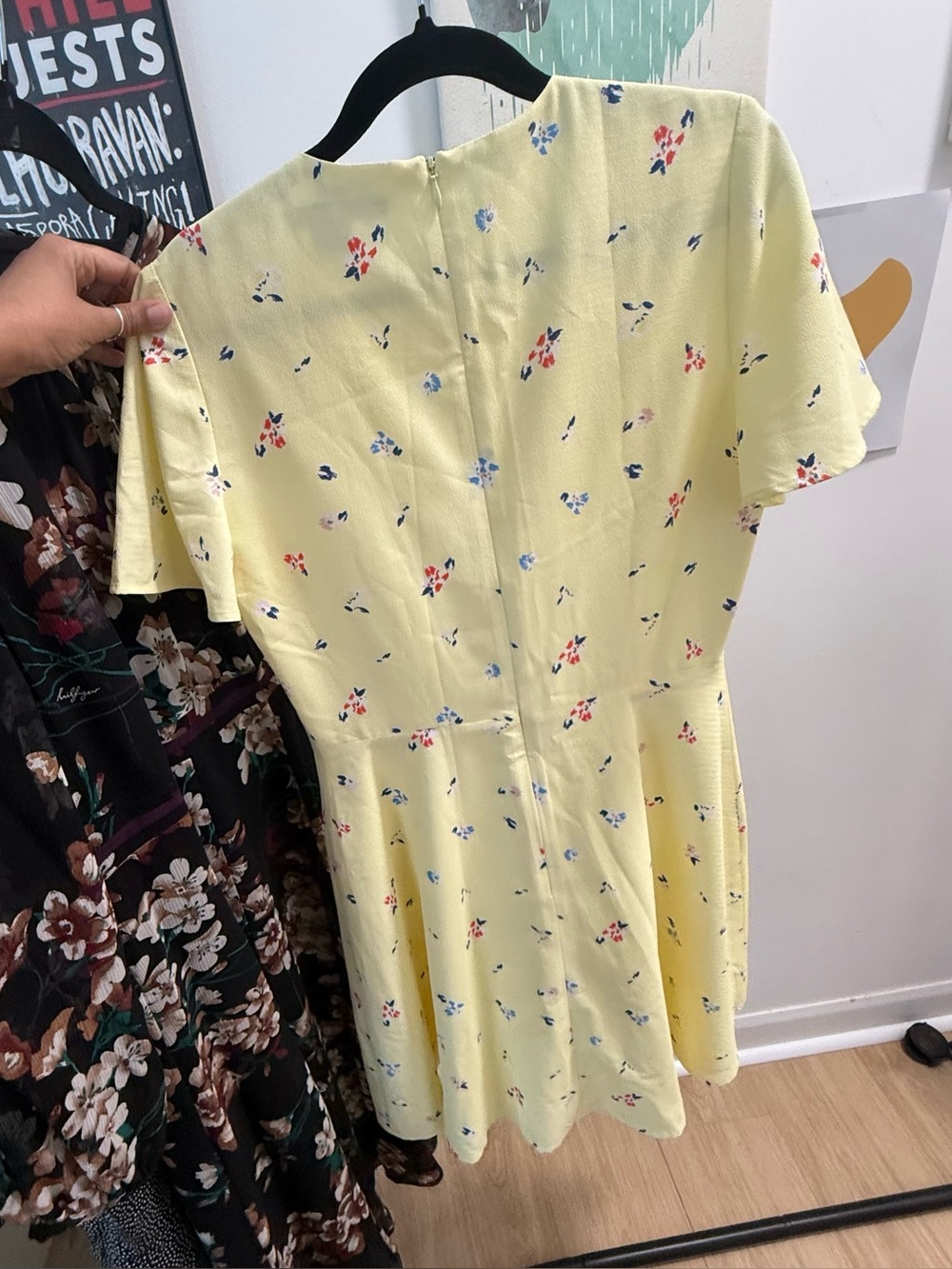French Connection Yellow Floral Flutter Sleeve Skater Dress - Size US 6 - Picture 6 of 16